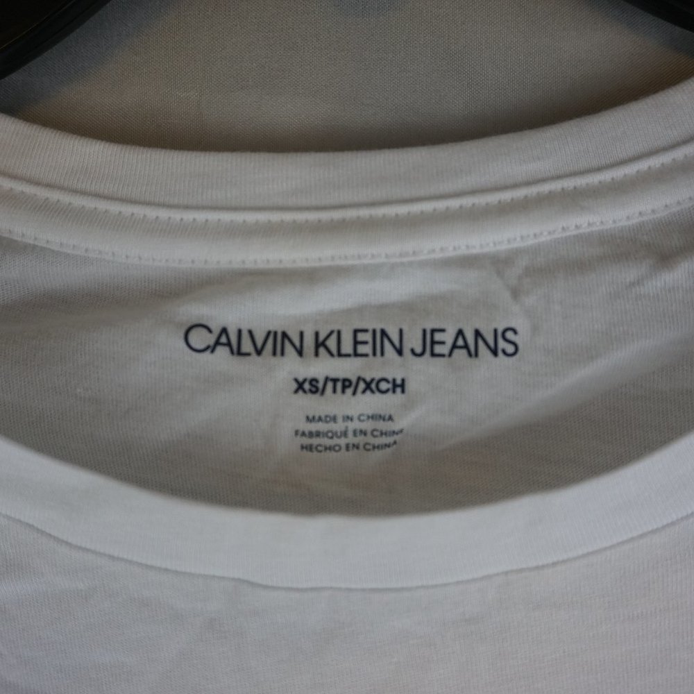Calvin Klein XS T-Shirt Rhinestone Logo NWTags - Picture 4 of 4